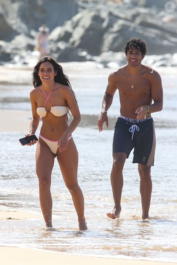 Biquíni escolhido por Vanessa Lopes, influenciadora e ex-BBB, tinha alças cruzadas