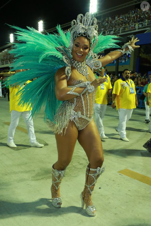 Com Lexa fora do carnaval 2025, Juliana Alves pode ser sua substituta no desfile da Grande Rio - na foto, atriz no desfile de 2018