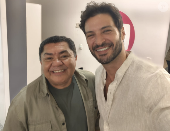 Cesario Candhí ao lado de Leandro Lima nos bastidores da novela 'Vale Tudo'