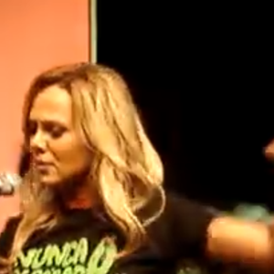 Eliana: nos últimos dias, voltou a viralizar um vídeo onde ela canta a plenos pulmões a música ‘Vai tomar no cu’, da atriz e comediante Cris Nicolotti
