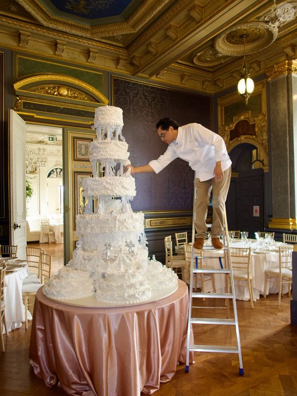 Bolo do casamento de Elisa Zarzur e Alexandre Negrão somava 10 andares, uma verdadeira obra de arte