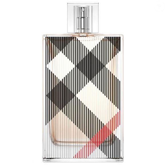 Burberry Brit, da Burberry, combina amêndoa, lima e pera na saída com peônia, açúcar e amêndoa cristalizada, criando uma fragrância floral frutada de personalidade marcante