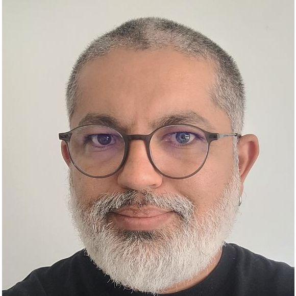 Para sugerir soluções, o Purepeople convidou Petter Oliveira, fundador da empresa Petter Organiza. Ele auxilia empresas que necessitam de organização digital estratégica