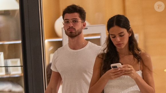 João Guilherme é flagrado em shopping com Bruna Marquezine e prova ser um verdadeiro cavalheiro com atitude. Veja fotos!