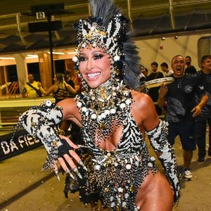 Em entrevista ao Purepeople, o dermatologista falou que Sabrina Sato é apaixonada pelo Sculptra, que é um bioestimulador de colágeno