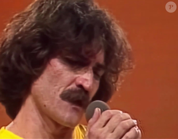 Vannick Belchior, filha caçula do cantor Belchior, contou que sofreu com a ausência do pai durante a adolescência. Em entrevista ao UOL Splash, ela relembrou o período em que não sabia onde ele estava
