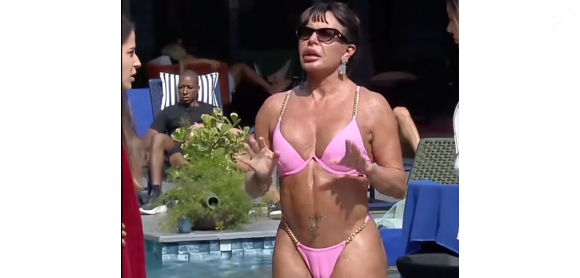 Gretchen: enquanto curtia uma tarde de sol de biquíni, internautas não tiraram o olho das partes íntimas da rainha do rebolado