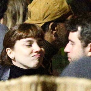 Alice Wegmann troca beijos com novo affair em restaurante após rumores com Humberto Carrão, o Afonso de 'Vale Tudo'