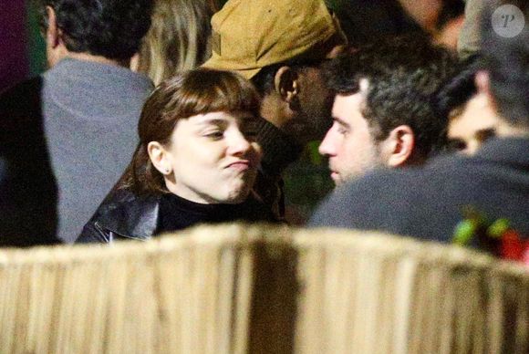 Alice Wegmann troca beijos com novo affair em restaurante após rumores com Humberto Carrão, o Afonso de 'Vale Tudo'