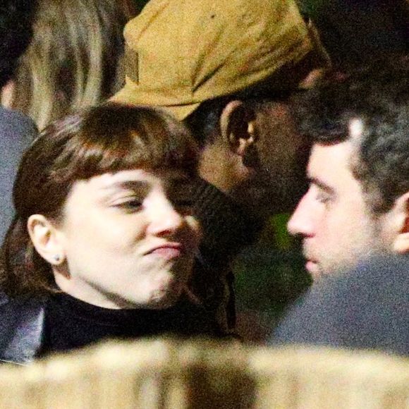 Alice Wegmann troca beijos com novo affair em restaurante após rumores com Humberto Carrão, o Afonso de 'Vale Tudo'