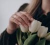 As cores clássicas ganham novas versões na primavera de 2026, com opções que vão dos tons suaves aos mais intensos para diferentes estilos de manicure