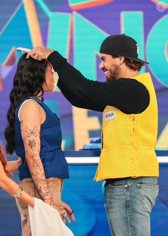 Zé Felipe se divertiu ao dar torta na cara da namorada, Ana Castela