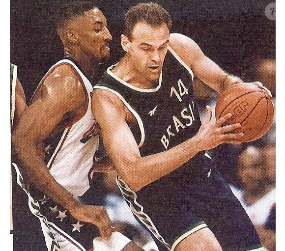 Entre 1977 e 1996, Oscar Schmidt marcou 7.693 pontos pela Seleção Brasileira e ajudou a escrever uma das páginas mais importantes do basquete