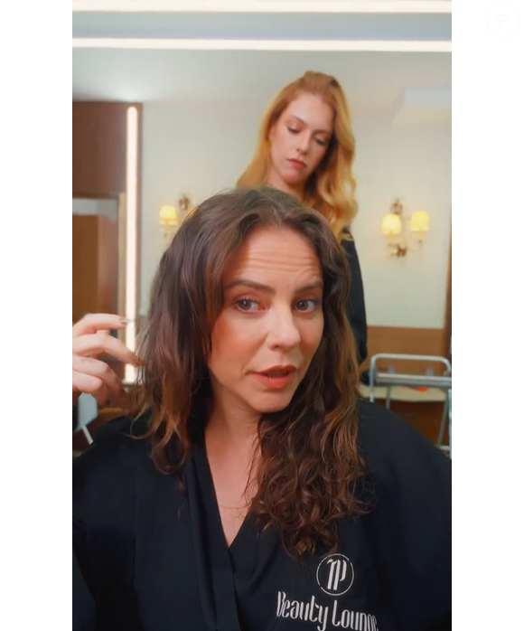 Paolla Oliveira abandona o loiro escuro e aposta no sofisticado ruivo acobreado dourado após o Carnaval