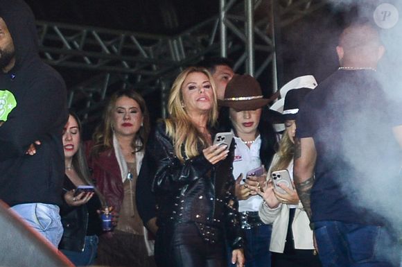 Mãe de Zé Felipe e mulher de Leonardo, Poliana Rocha conferiu show do filho durante a Festa do Peão de Barretos 2025