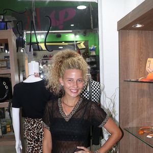Após o fim de seu casamento de 15 anos, a ex-estrela mirim da TV Globo anunciou nas redes sociais que está namorando. Nesta quarta-feira (19), ela publicou um clique ao lado do novo namorado Gustavo Farias.