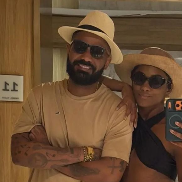 Depois da indireta publicada por Erika Januza, Arlindinho voltou às redes sociais para fazer um pedido público de desculpas. O cantor afirmou que está refletindo sobre as próprias atitudes após a repercussão do caso