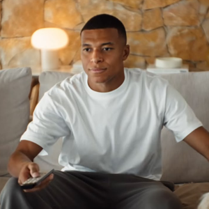 A residência de Mbappé impressiona pela combinação de luxo, discrição e estrutura voltada ao lazer em um dos endereços mais cobiçados da Europa