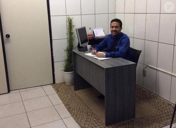 A trajetória de André Janones é marcada por dificuldades financeiras, trabalho e ascensão política. Filho de uma empregada doméstica, o deputado federal mineiro afirma ter enfrentado a fome durante a infância e trabalhado como cobrador de ônibus para conseguir se formar em Direito