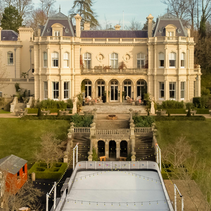 O Beaverbrook Hotel ocupa uma propriedade de cerca de 1,5 milhão de metros quadrados e reúne 56 quartos e suítes em meio às colinas de Surrey, na Inglaterra