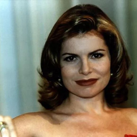 Em 1996 e já madura, Débora Bloch esteve no elenco da novela 'Salsa e Merengue' que foi um grande sucesso