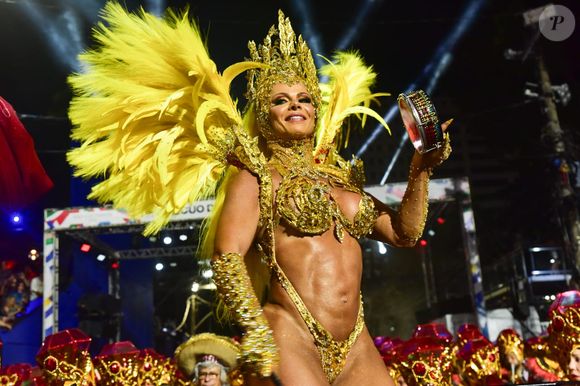 Look de Viviane Araújo representou as folhas sagradas Yanomami, era repleta de cristais e cerca de 100 folhas de metal banhadas a ouro