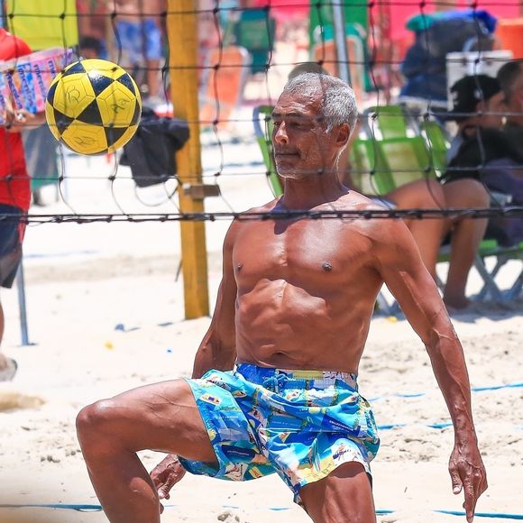 Segundo o Extral, o casal teria iniciado o relacionamento na última campanha eleitoral de Romário, em 2024, quando ele foi visto em vários palanques na Baixada Fluminense.