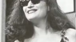 Nos anos 80, essa famosa apresentadora brasileira roubou a cena ao desfilar no palco do 'Perdidos na Noite', comandado por Faustão. Reconhece?