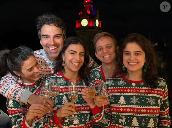 Natal dos famosos: Tadeu Schmidt se reúne com a família