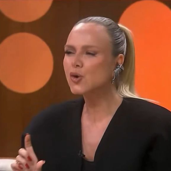 Eliana conduz o Saia Justa, que contou com a participação de Ana Paula Renault