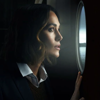 Assisti o filme TOP 1 da Netflix, 'A Mulher na Cabine 10', e fiquei presa do início ao fim: 5 motivos para ver o longa que vai te deixar de queixo caído