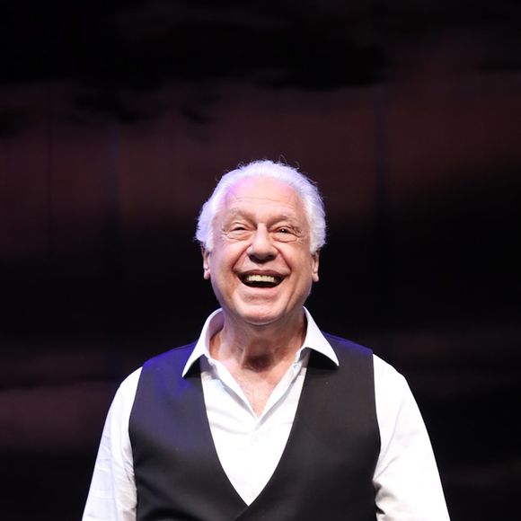 Antonio Fagundes afirmou já ter sido processado algumas vezes por espectadores barrados em sua peça de teatro: 'Já fui processado umas oito, ou nove vezes. Perdi a conta. Até hoje, tenho vencido todos eles'