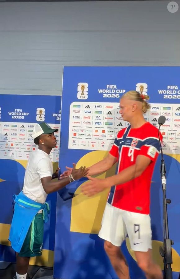 Vini Jr. viu Haaland dando uma entrevista e parou para cumprimentar o craque da Noruega