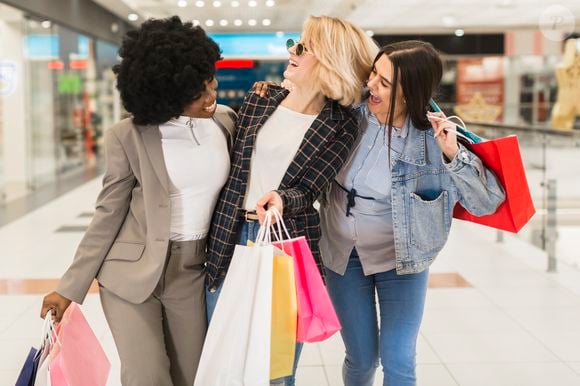Para Zygmunt Bauman, a felicidade também foi transformada pela sociedade de consumo. Entenda a reflexão do filósofo sobre desejos, compras e a busca constante por satisfação