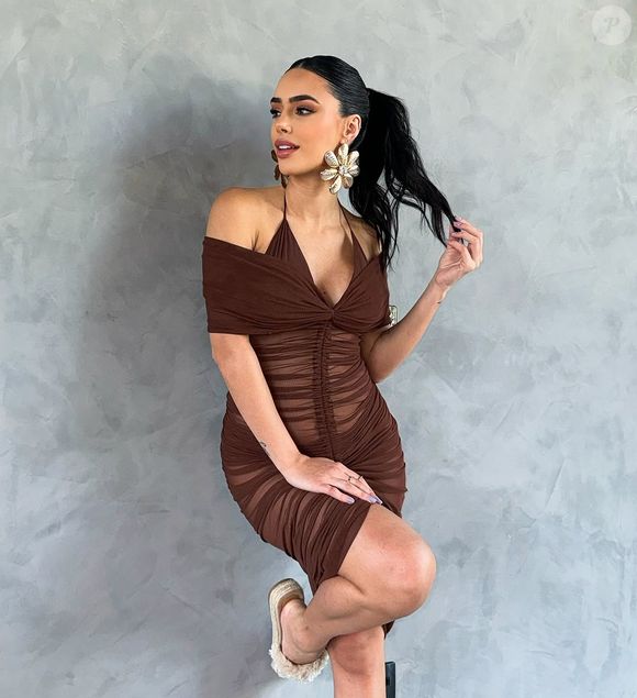 Bruna Biancardi superou a polêmica com uma nova foto deslumbrante usando um vestido transparente