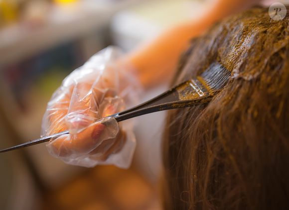 Coloração que trata: além de pigmento, a hena fortalece os fios, devolve brilho e ajuda a equilibrar o pH do couro cabeludo