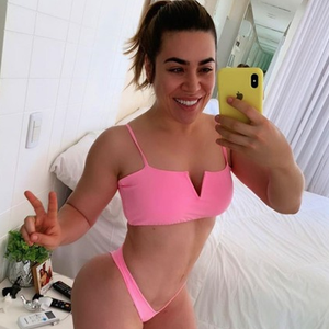 Naiara Azevedo passou a mostrar um corpo bem mais definido que no passado