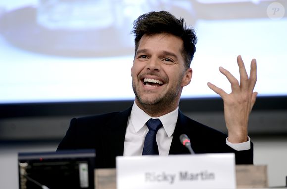 Mandíbulas menos preenchidas de Ricky Martin indicam que o cantor pode ter removido preenchimentos