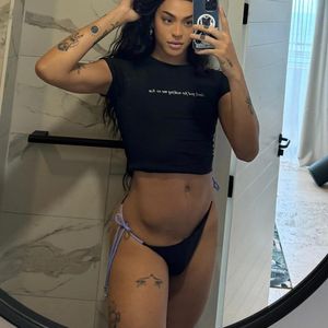 Pabllo Vittar foi flagrada em momentos de descontração, celebrando com amigos e admiradores em uma festa gay chamada Guapo, evento celebrado no Rio de Janeiro, no início deste mês.