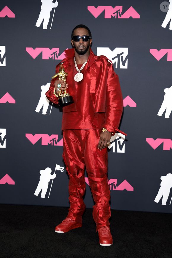 P. Diddy: ‘Não há câmeras secretas, nem orgias, nem outras celebridades envolvidas, nem túneis subterrâneos, nem menores’, diz trecho de um documento obtido pelo TMZ