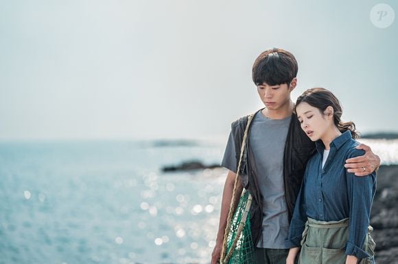 'Se a Vida Te Der Tangerinas...': uma jovem sonhadora e um homem reservado atravessam décadas de dificuldades, amor e mudanças na Ilha de Jeju