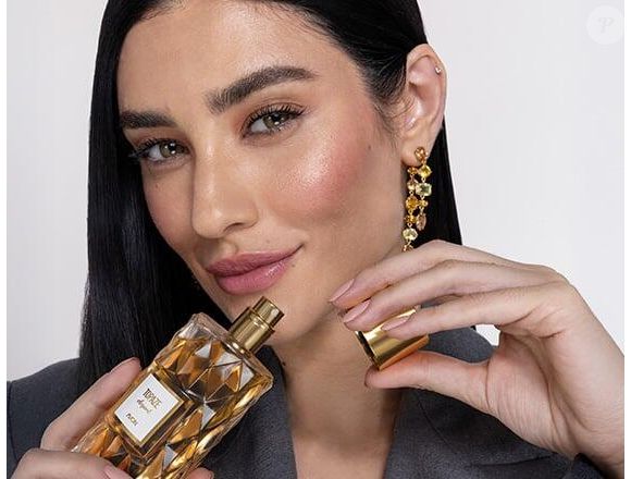 Topaze Elegant da Avon foi o favorito de Jaqueline Silva entre os relançamentos. Combinando pera crocante, ylang ylang e flor de laranjeira, a fragrância aposta em sofisticação e elegância, sendo ideal para ocasiões especiais, jantares e eventos formais