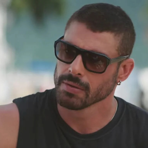 O caldo entornou de vez: elenco masculino de 'Vale Tudo' planeja atitude drástica contra Cauã Reymond em apoio a Bella Campos