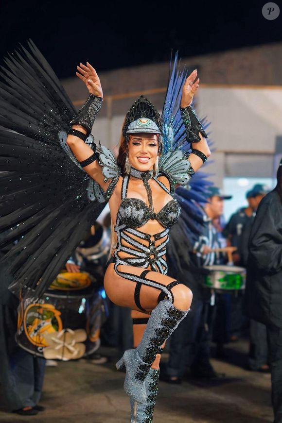 Mulher Abacaxi recolheu assinaturas para convencer a diretoria da Grande Rio de que Virgínia Fonseca não deveria assumir o cargo