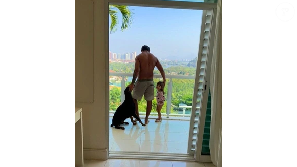 Mansão de Xamã tem vista privilegiada no RJ