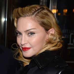 O rosto visivelmente "sem rugas" em vídeos também levanta suspeitas de uso de botox