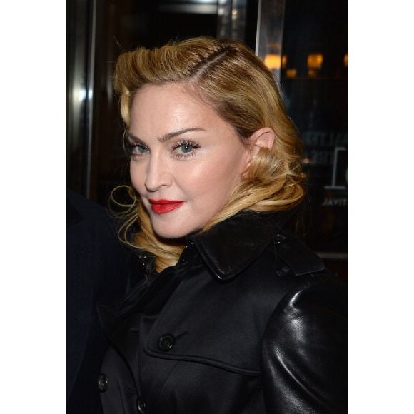 O rosto visivelmente "sem rugas" em vídeos também levanta suspeitas de uso de botox