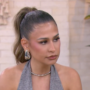 No programa, Simone Mendes abriu o jogo sobre a carreira solo, vida pessoal, e detalhes sobre relacionamento com a irmã, Simaria.