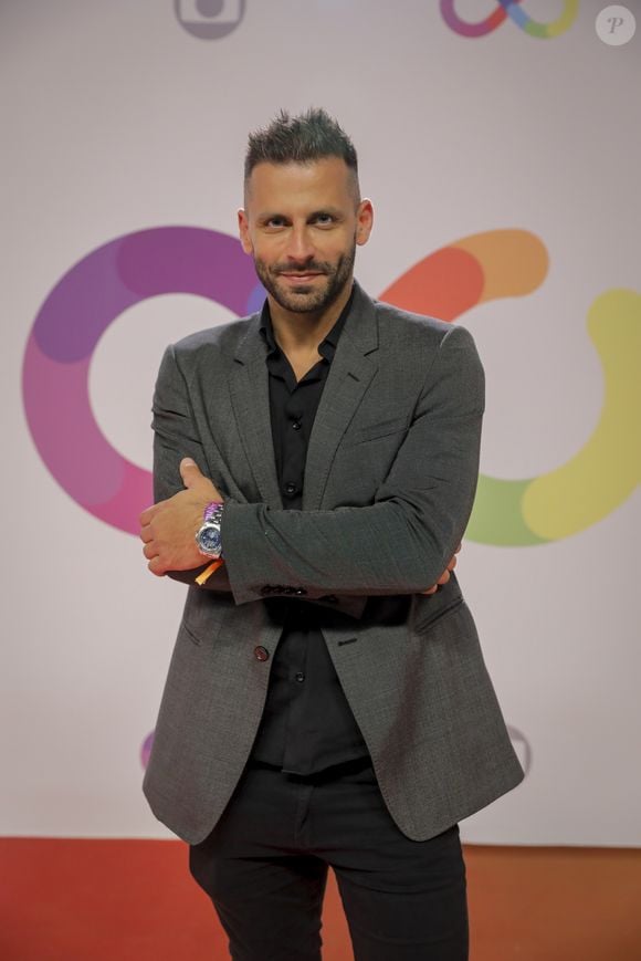 O ator Henri Castelli envelheceu diante da TV: as mudanças na aparência geraram debate no 'BBB 26'