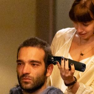 Solange corta o cabelo de Afonso após descoberta de leucemia